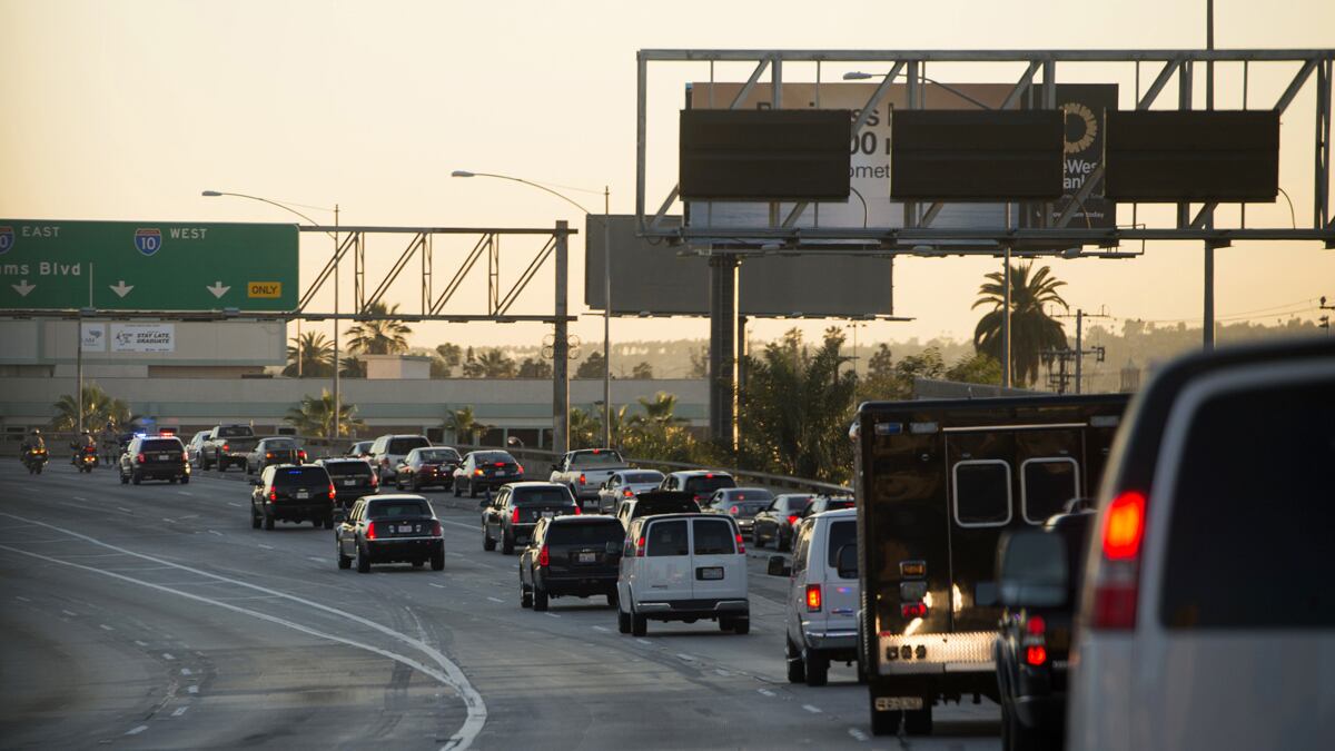 cheats/2015/10/22/hands-free-devices-wreck-concentration/151021-driving-cheat_k0vdbo