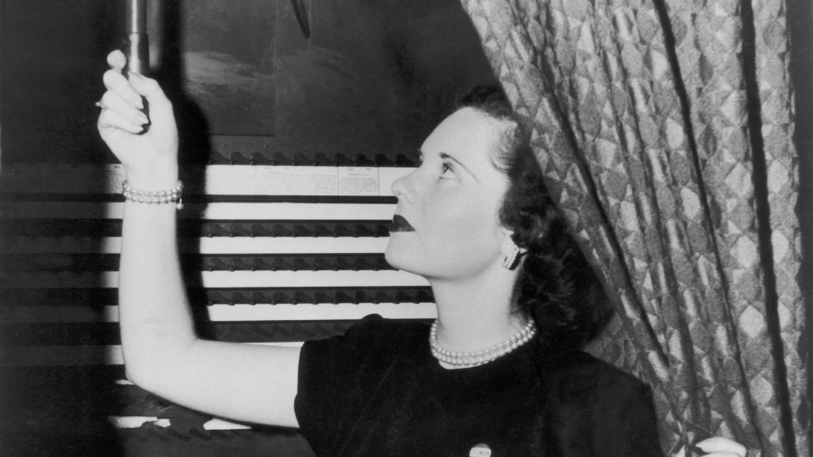 articles/2012/11/10/rip-lever-voting-machines/lever-voting-booths-shapiro_wbnwpf