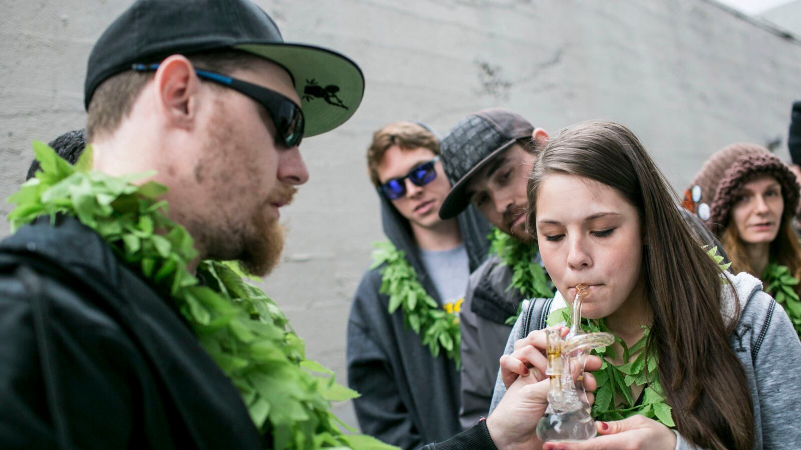 articles/2013/04/21/puffing-but-paranoid-seattle-s-first-4-20-with-legal-pot/130421-seattle-420-ross-tease_mfhcak