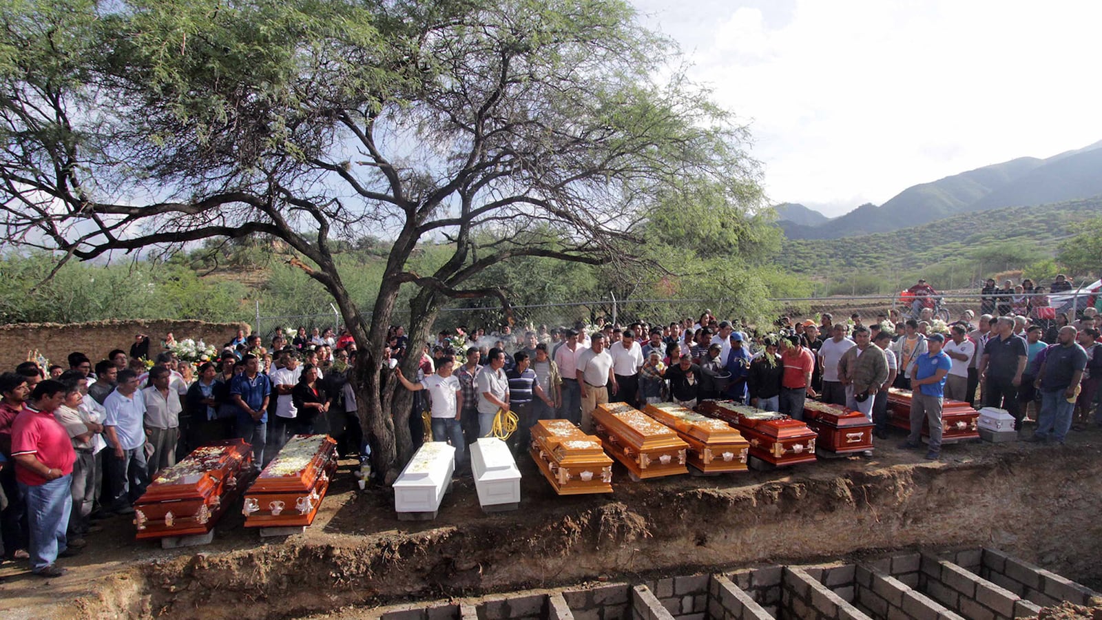 articles/2016/07/14/behind-the-slaughter-of-a-mexican-family/160713-dickey-mexico-murder-tease_atbiyz