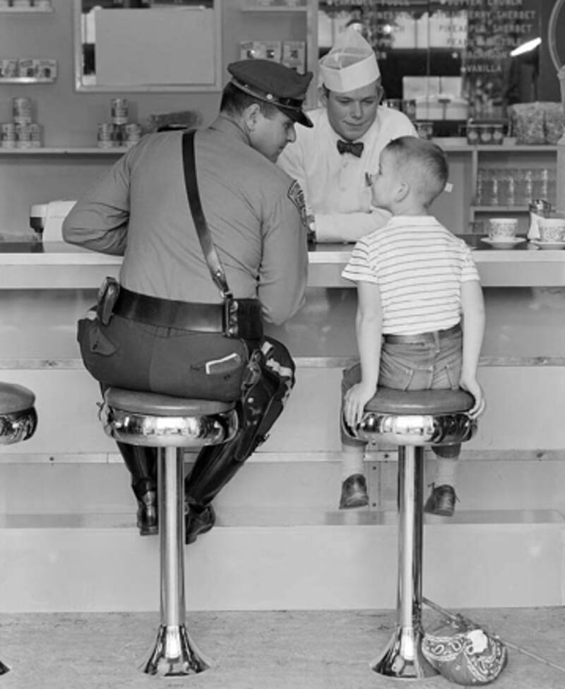 galleries/2009/12/21/norman-rockwell-double-takes/norman-rockwell-behind-the-camera-6_narggp