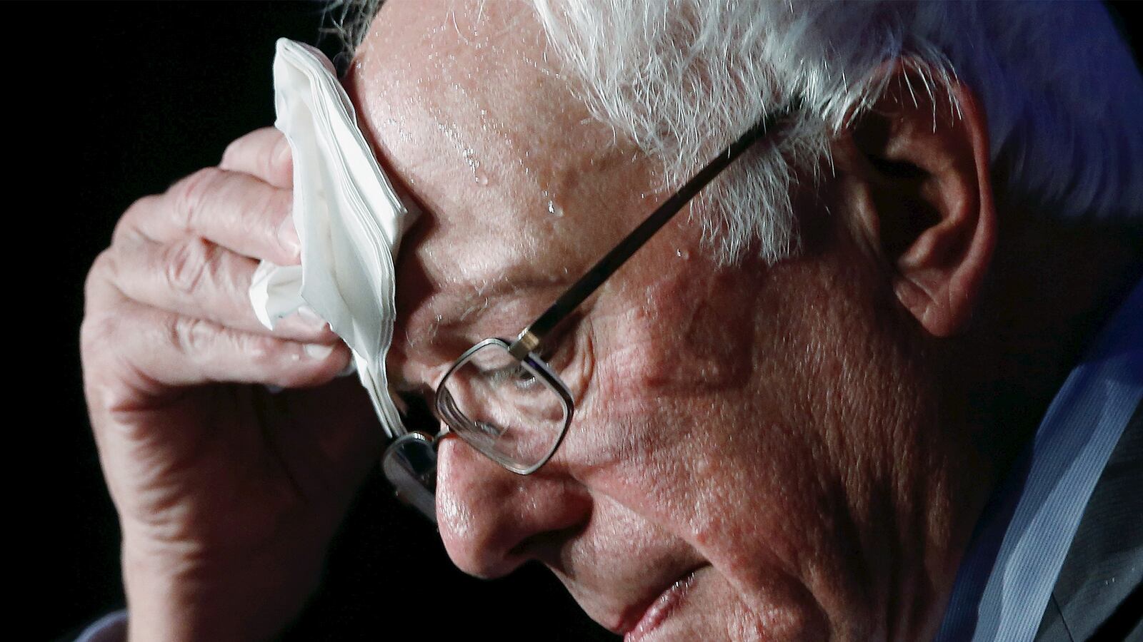 articles/2015/10/13/democratic-debate-brings-out-the-truthers/151012-weil-sanders-conspiracy-tease_apufpb