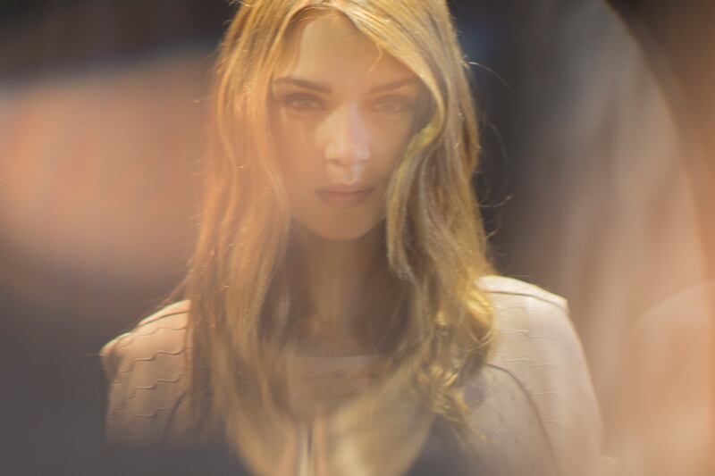 galleries/2013/10/03/best-of-backstage-at-paris-spring-summer-2014-photos/131002-paris-fashion4_lbzrpl