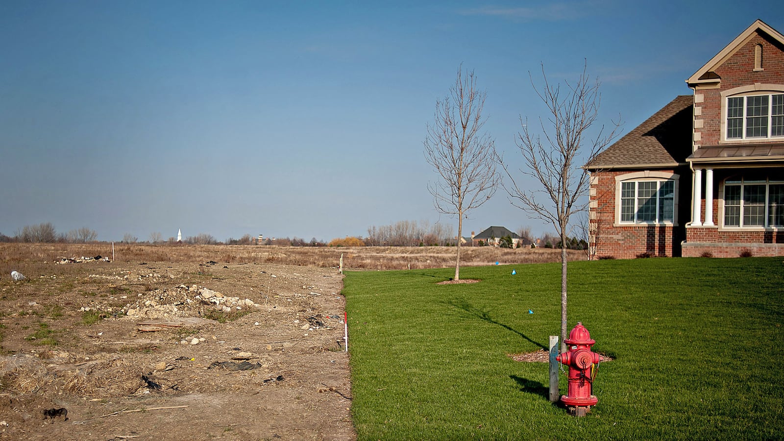 articles/2013/08/01/suburbs-are-dying-say-urbanists-but-the-obits-may-be-premature/130802-suburbs-dzieza-tease_o68skk