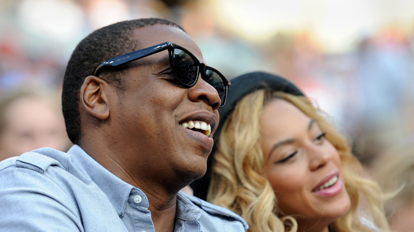 articles/2015/09/07/undercover-jay-z-rocking-to-beyonc-is-everything/20150907-jayz-joiner_upiwle