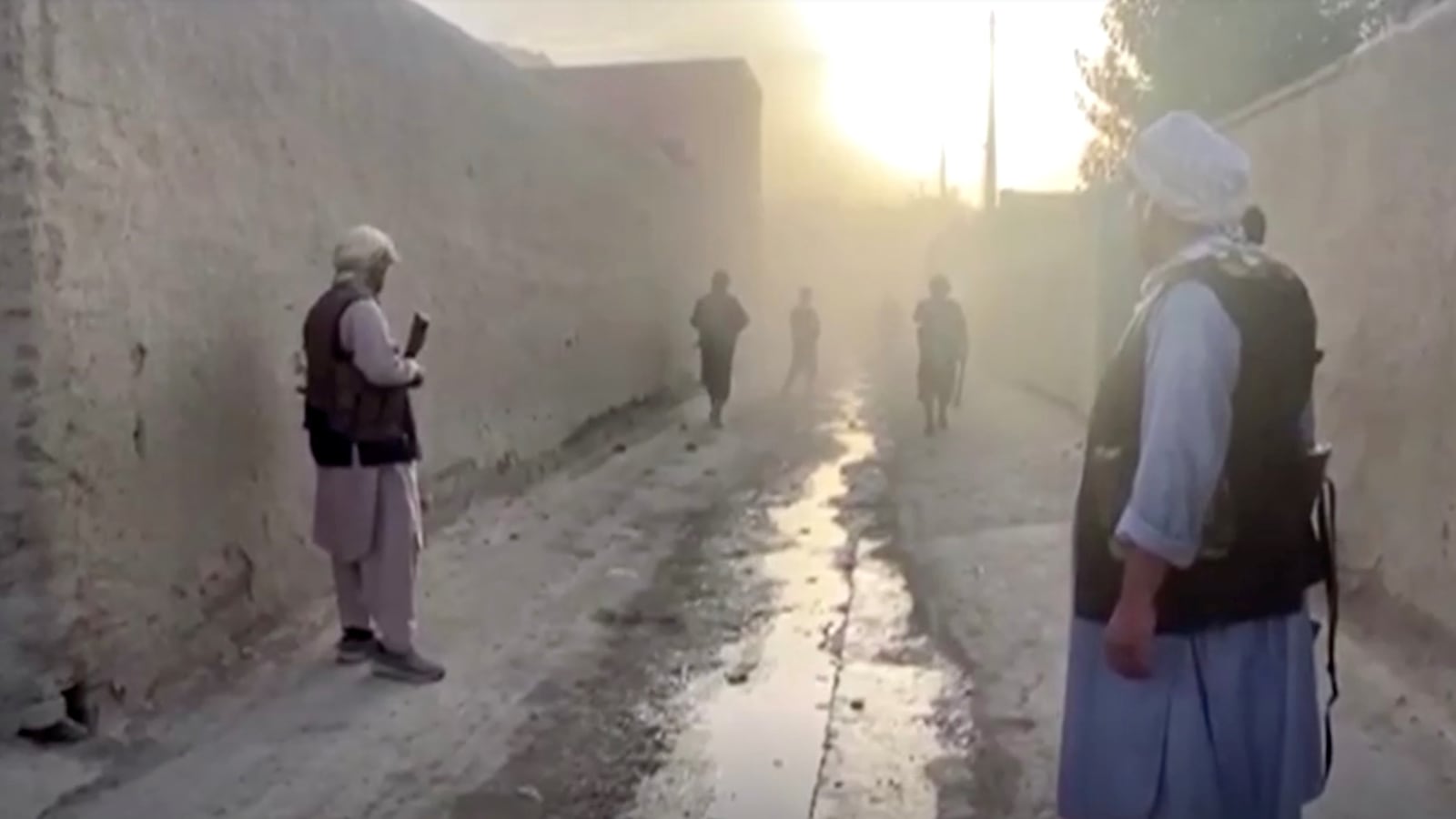 2021-07-10T134057Z_160117414_RC2PHO9C7VLL_RTRMADP_3_AFGHANISTAN-CONFLICT-KUNDUZ_wtypd7
