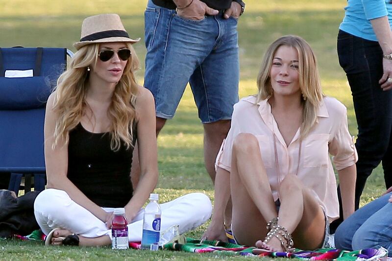 galleries/2012/11/12/when-the-mistress-meets-the-mrs-paula-broadwell-holly-petraeus-more-photos/leeann-rimes-mrs-meets-mistress_kavd7k