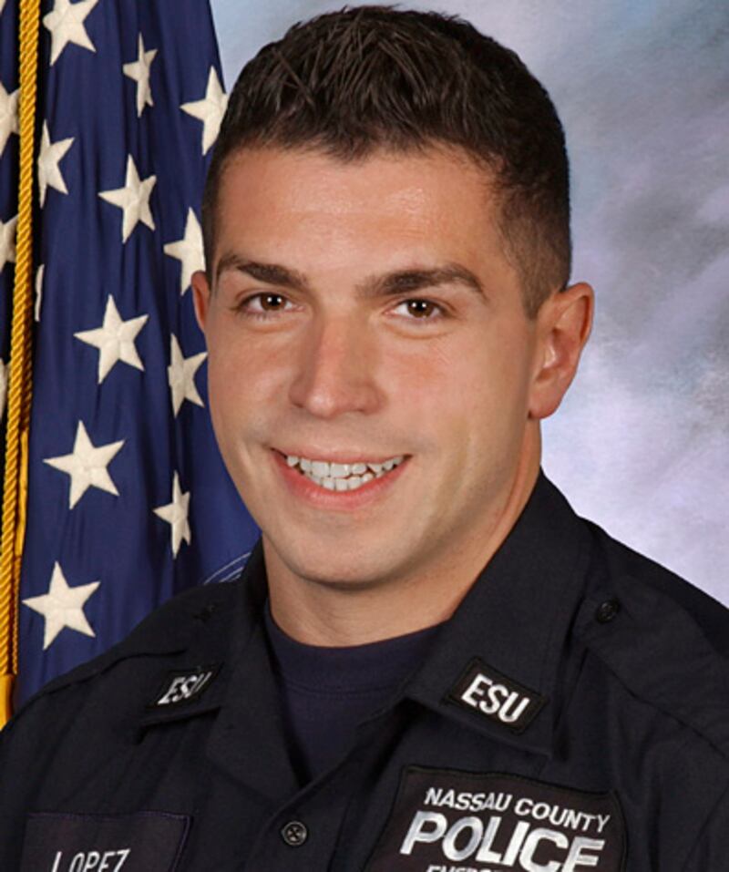 articles/2012/10/25/cop-who-protected-obama-romney-at-debate-latest-victim-of-illegal-guns/guns-lopez-shooting-daly-secondary_dfunha