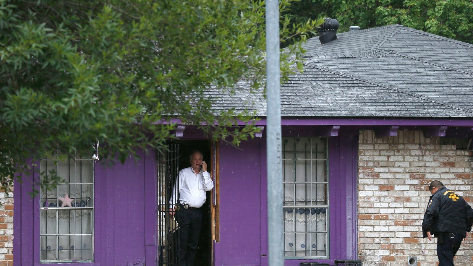 cheats/2013/07/19/elderly-men-held-captive/130719-texas-elderly-hostages-cheat_kuzrrb