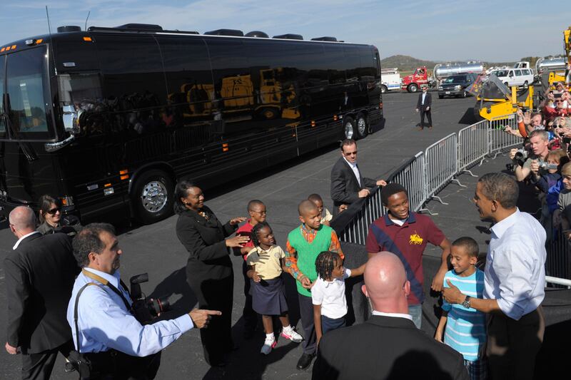 galleries/2011/10/19/political-bus-wars-obama-mccain-romney-bachmann-and-more-photos/politician-bus-tour-gal-obama_qyylxd