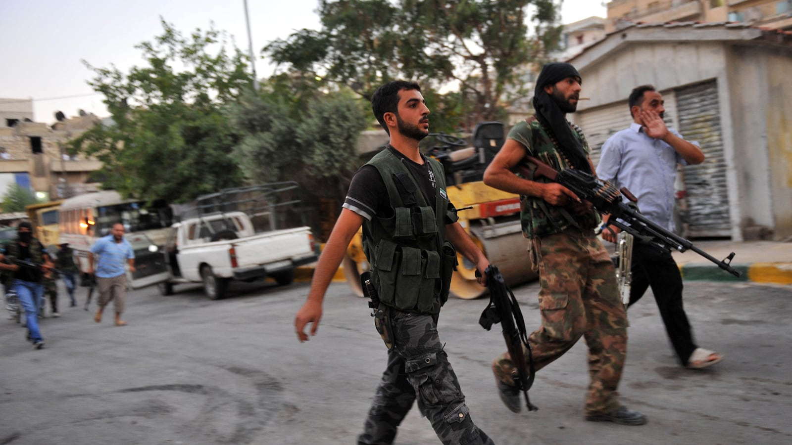 cheats/2012/07/24/rebels-and-troops-clash-outside-aleppo/fighting-central-aleppo-syria-cheat_hycbx9