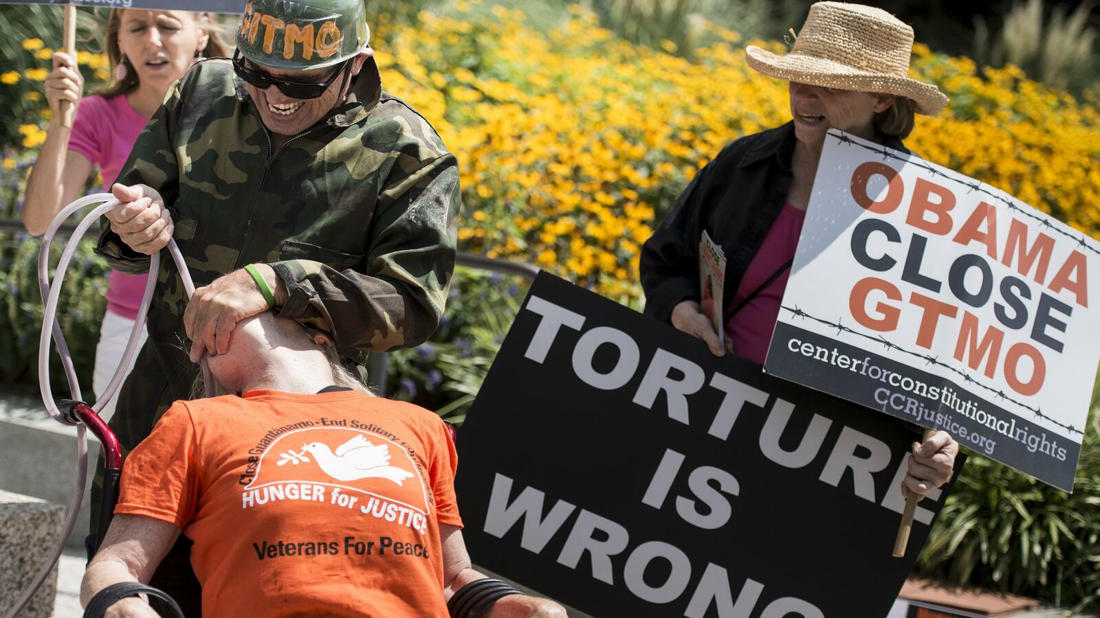 cheats/2014/10/26/nobel-laureates-urge-disclosure-on-torture/141026-torture-cheat_ueued2