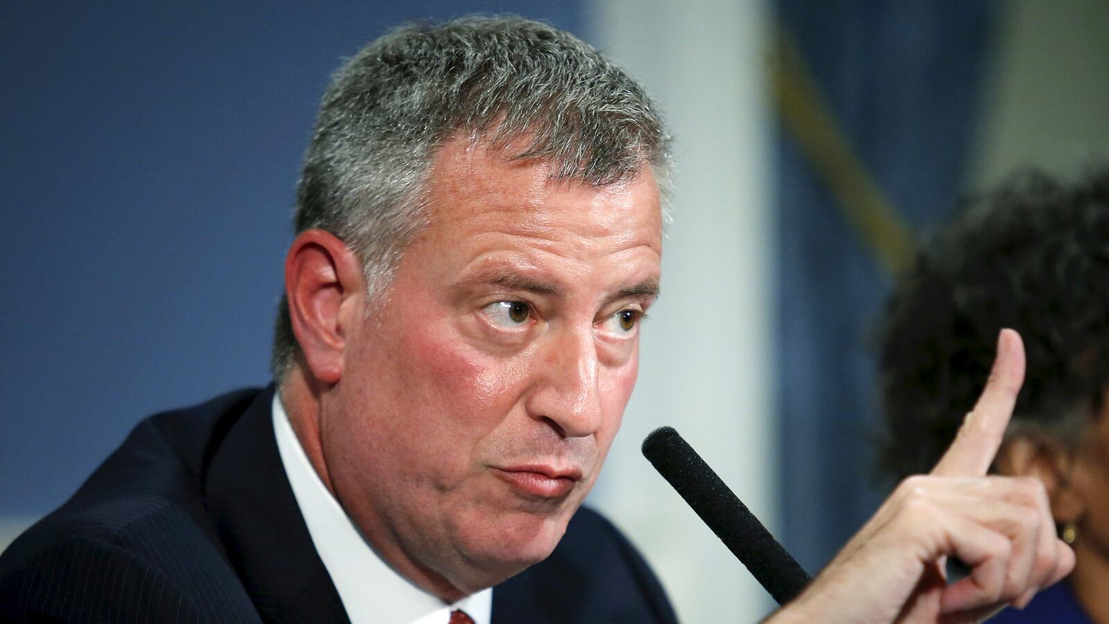 articles/2015/09/21/crime-is-down-so-why-are-new-yorkers-so-afraid/150921-weil-nyc-crime-tease_afqdns