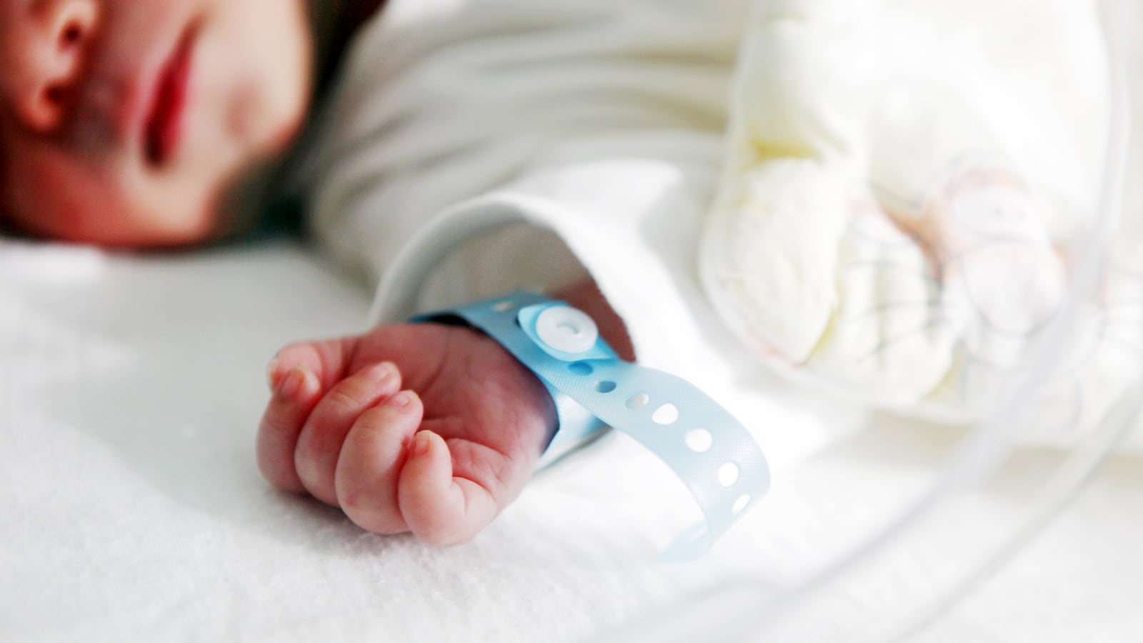 articles/2014/07/10/it-s-impossible-to-cure-a-baby-with-hiv-no-matter-how-seductive-the-hope-may-be/140710-sepkowitz-hiv-tease_elmdm6