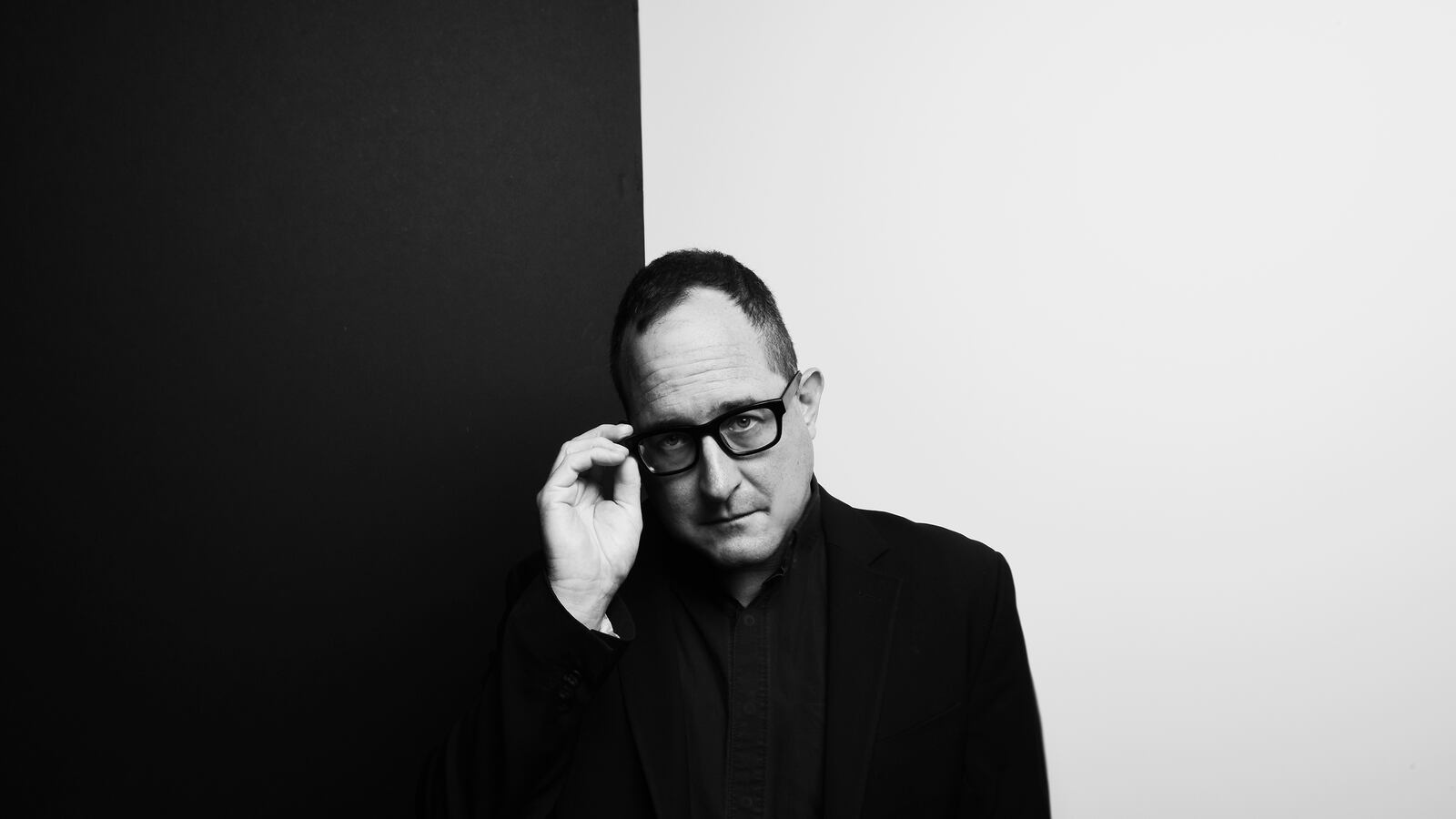 articles/2017/04/01/craig-finn-is-holding-steady-in-the-trump-era/170331-kirell-craig-finn-tease_jxbmm1