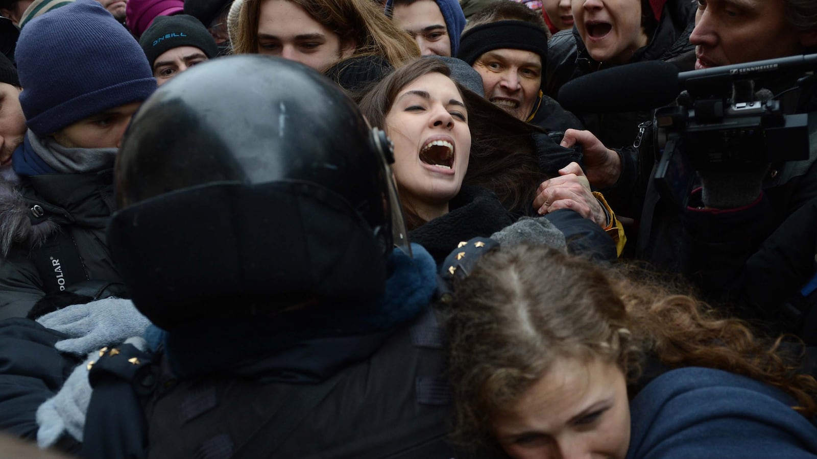 articles/2014/02/25/putin-s-police-arrest-pussy-riot-again-in-court-crackdown/140224-weiss-riot-tease_nrs8so