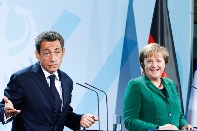 articles/2011/10/11/euro-zone-crisis-france-germany-greece-and-europe-s-messy-family/euro-zone-bet-el_fo2mb6