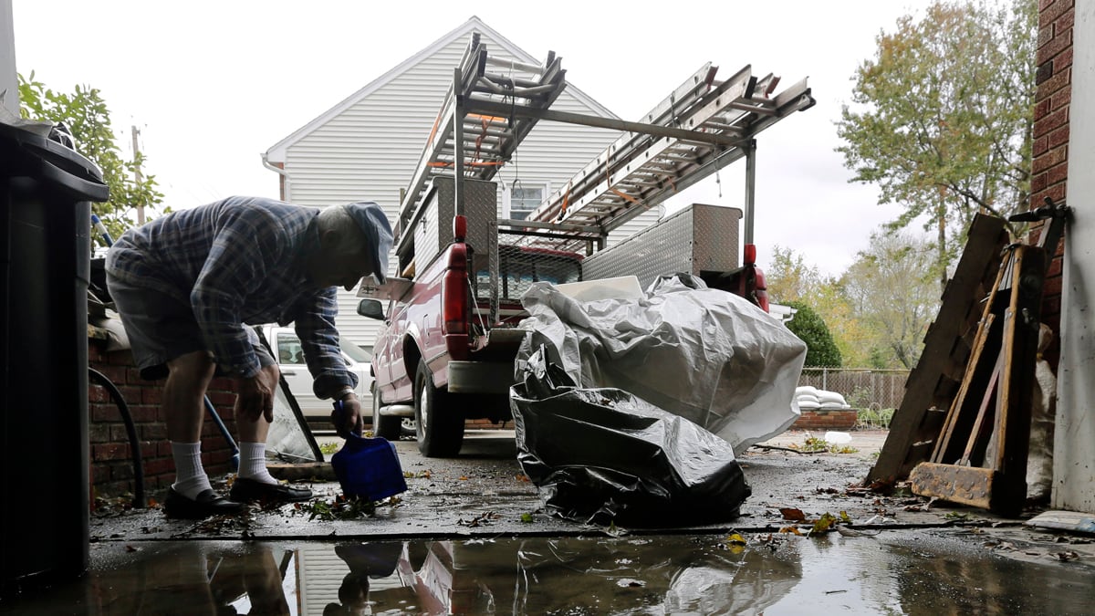 articles/2012/11/01/hurricane-sandy-the-last-straw-on-climate-change/climate-change-mckibben-tease_kjporv