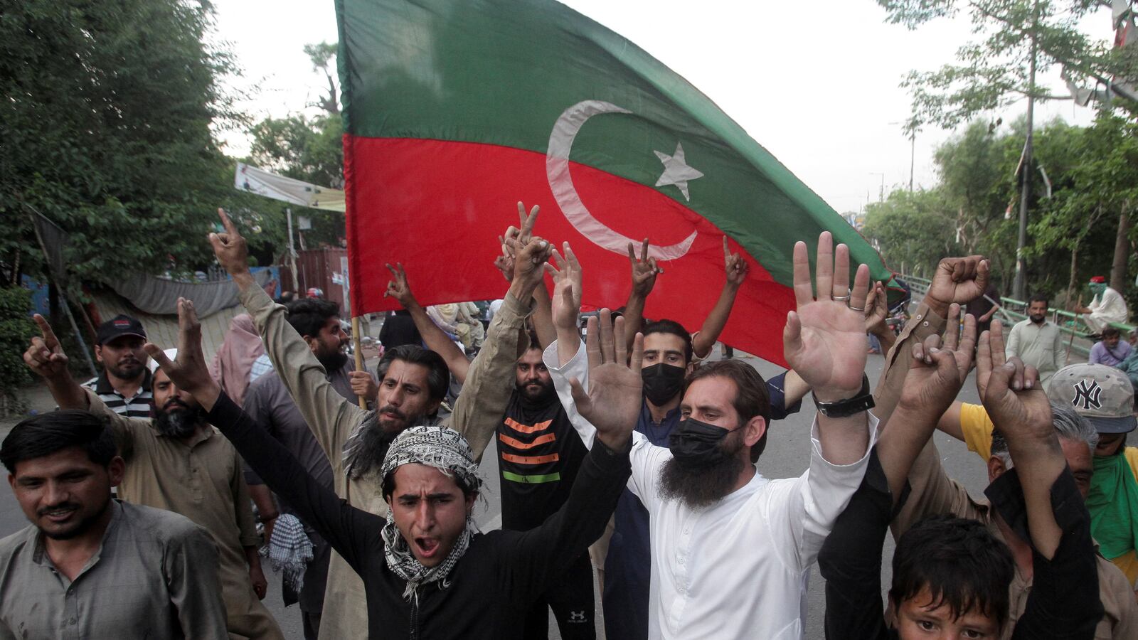 2023-05-11T170808Z_1690547483_RC2HW0AVSQ18_RTRMADP_3_PAKISTAN-POLITICS-KHAN_zmxp91