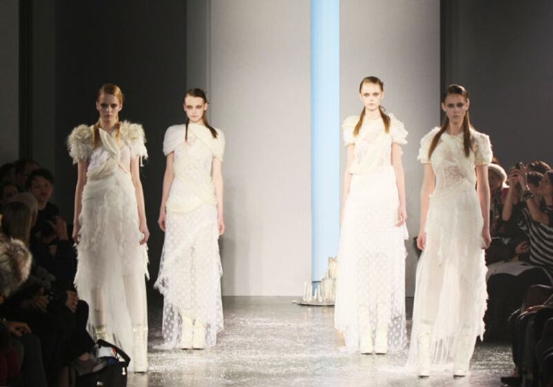 galleries/2010/02/16/fashion-week-day-6/fashion-week-wrap-4---rodarte_lkprss