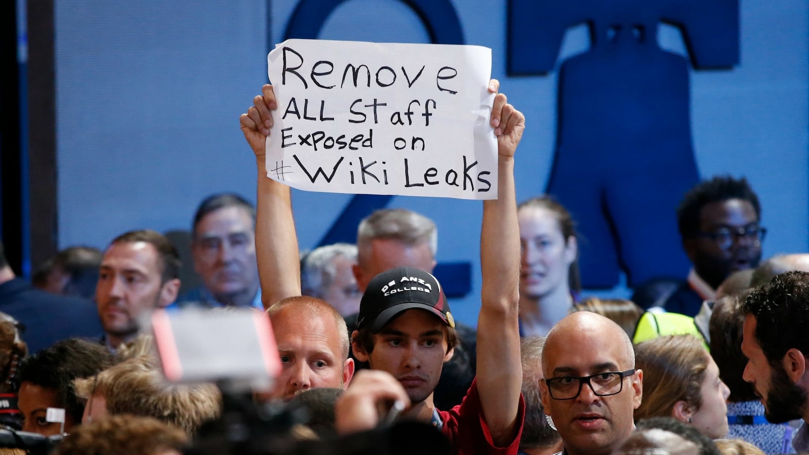 cheats/2016/07/27/wikileaks-releases-dnc-voicemails/160727-wikileaks-voicemail-cheat_zn7dye