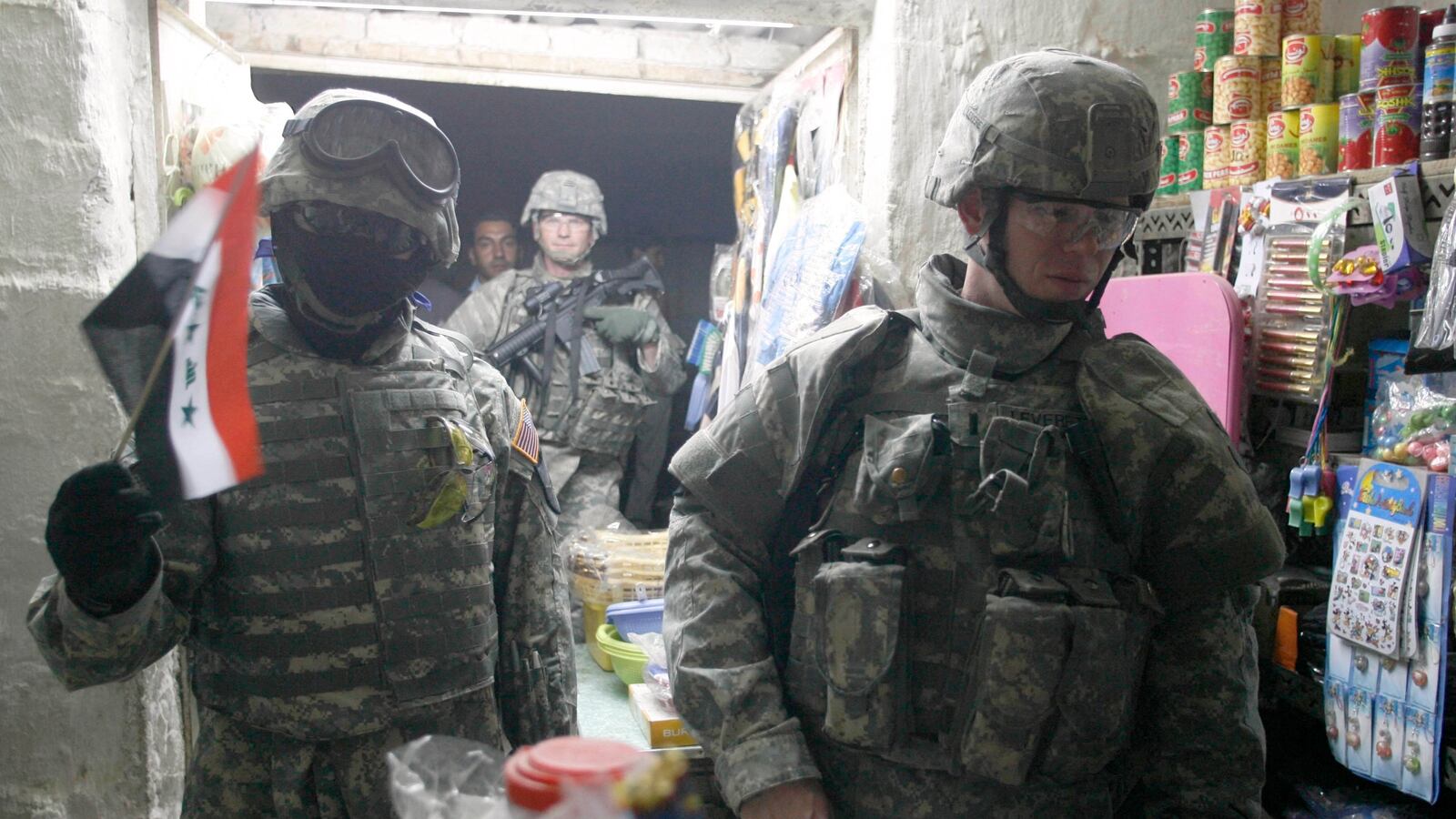 articles/2016/08/25/donald-trump-to-iraqi-heroes-keep-out/160822-mak-us-iraq-interpreters-tease_qikhuv