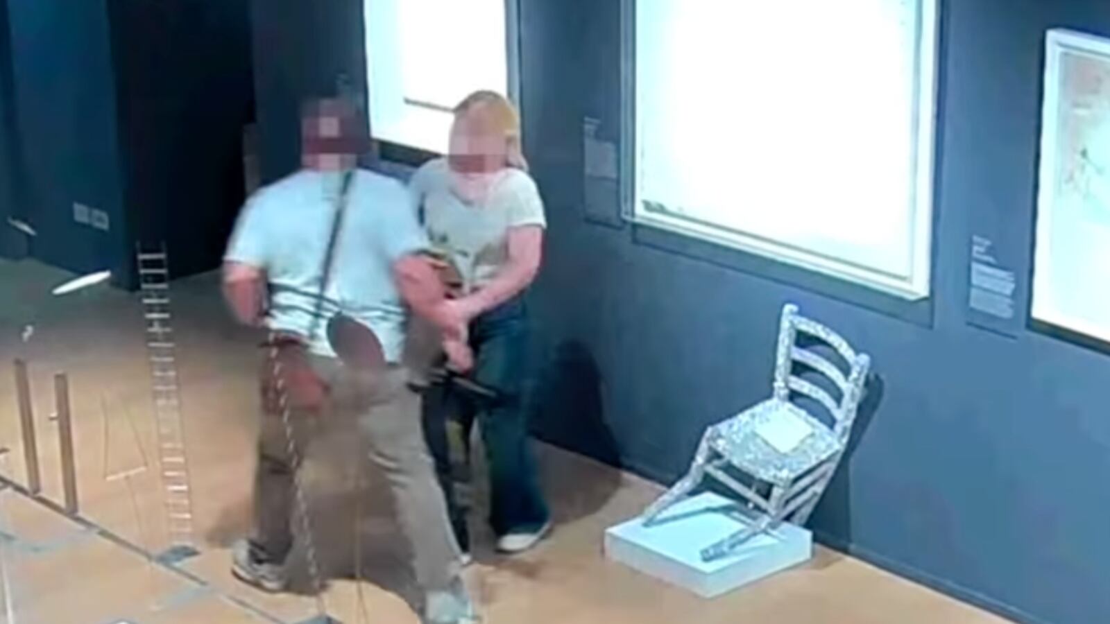 A tourist couple flees after destroying the “Van Gogh chair” at the Palazzo Maffei in Verona.