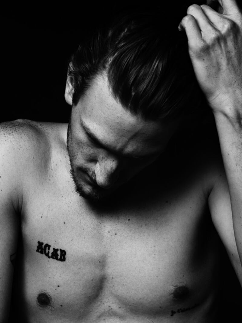 galleries/2011/08/31/garage-magazines-tattoo-spread-damien-hirst-and-more/garage-magazine-aj-english2_vorli4