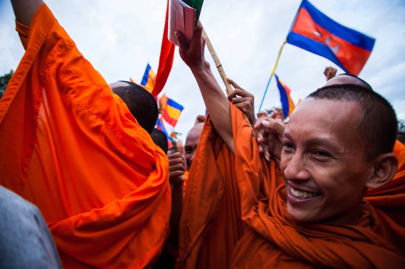 galleries/2013/11/23/mu-sochua-and-monks-protest-in-cambodia-s-political-spring/131115-cambodia10_q2dsg1