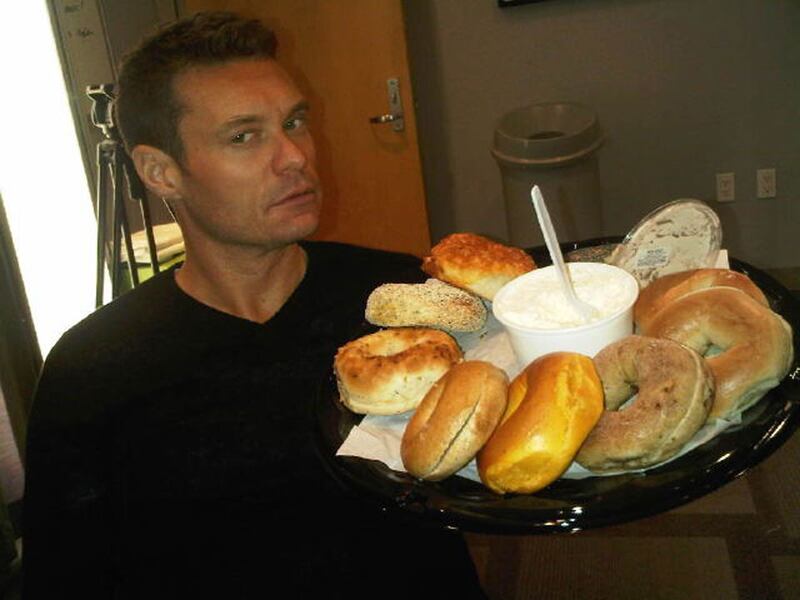 galleries/2010/08/18/best-celebrity-twit-pics/twitpiryan-seacrest_ffg5oz