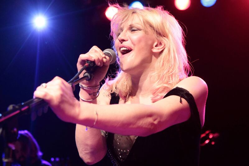 articles/2013/06/25/rihanna-vs-the-daily-mail-and-other-singer-journalist-feuds/130625-courtney-love-tease_y49klv