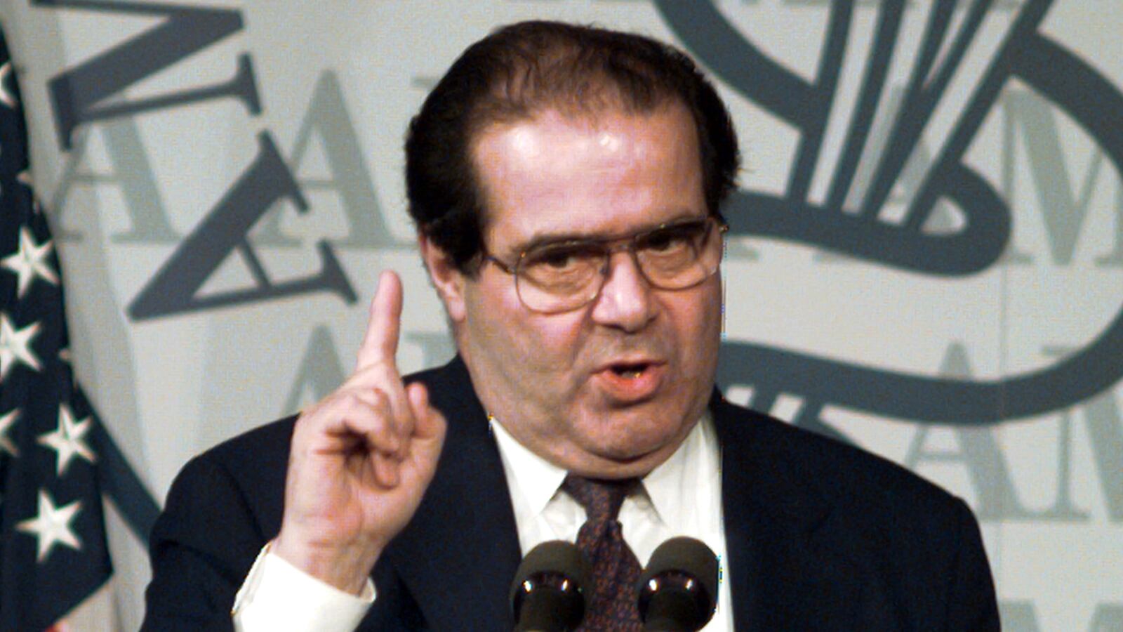 articles/2012/07/03/scalia-reverses-scalia/sexual-harassment-male-on-male_ytiugs