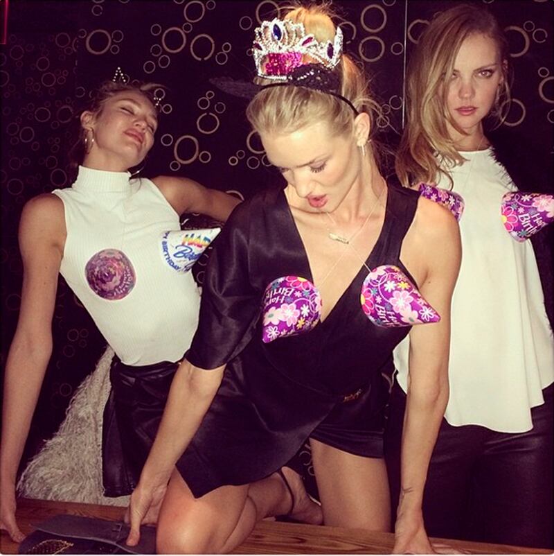 galleries/2014/04/27/from-beyonce-to-lupita-nyong-o-the-11-best-fashion-instagrams/140425-Rosie-Huntington-selfieWhiteley_mlqgea