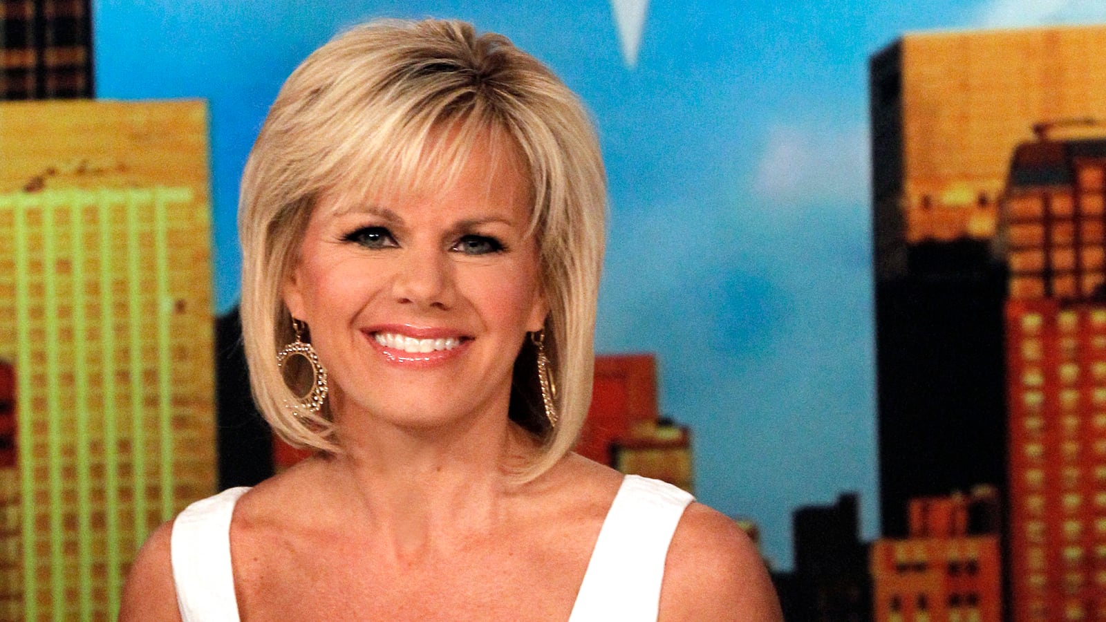 articles/2017/04/20/gretchen-carlson-can-t-stop-smiling-as-bill-o-reilly-implodes/170419-grove-carlson-tease_t2xaam