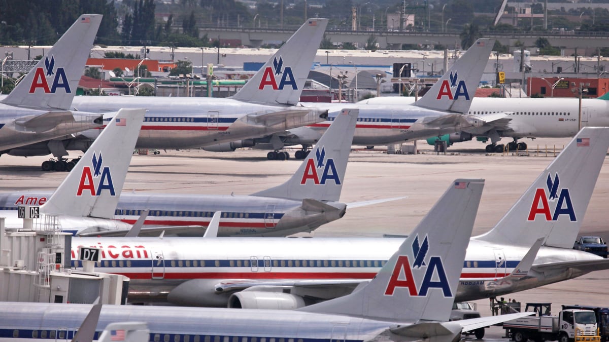 articles/2012/10/02/american-airlines-suffers-its-worst-week-ever/american-airlines-bad-week-gross-tease_d470te