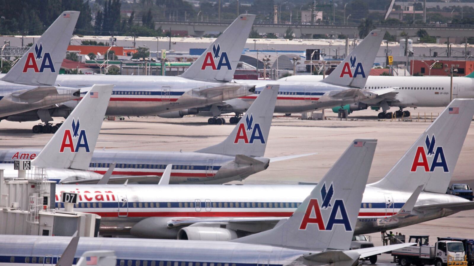 articles/2012/10/02/american-airlines-suffers-its-worst-week-ever/american-airlines-bad-week-gross-tease_d470te