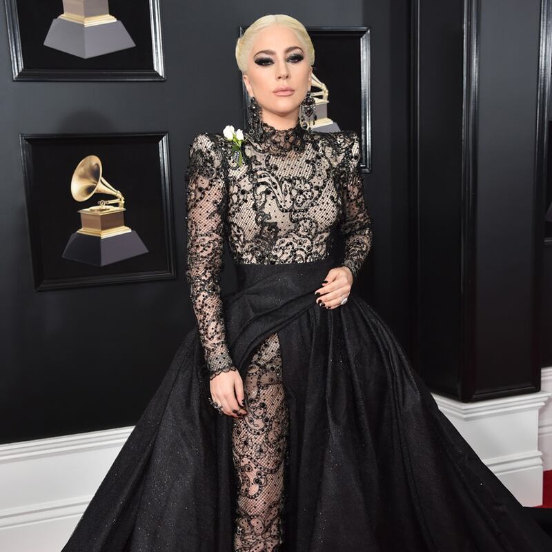 180128-grammys-red-carpet-tease_zptsfg