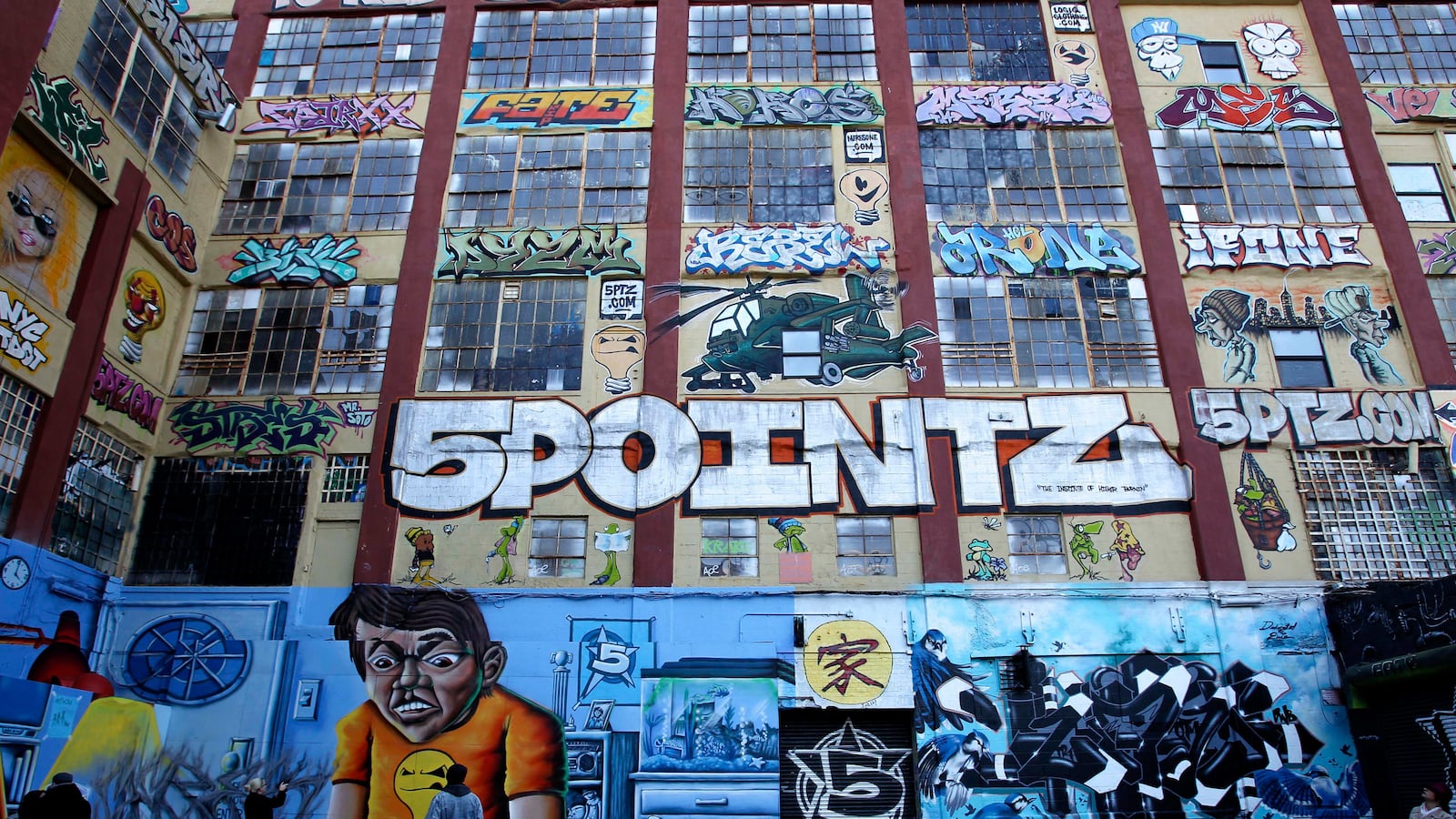 articles/2014/06/19/a-wild-world-of-graffiti-celebrating-street-art-from-sweden-to-bogota/140618-jones-graffiti-tease_racrwg