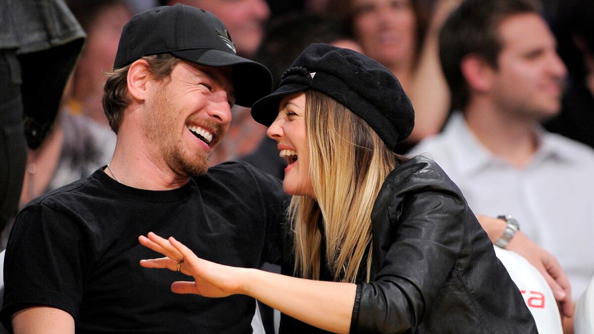 cheats/2012/01/05/report-drew-barrymore-engaged/drew-barrymore-engaged-cheat_usgdhp