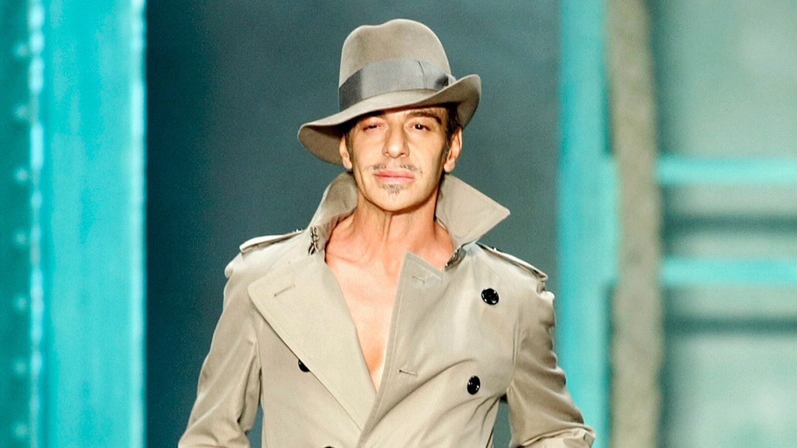 articles/2013/04/22/john-galliano-to-teach-master-class-series-at-parsons/130421-galliano-parsons-sidell-tease_knwqr5
