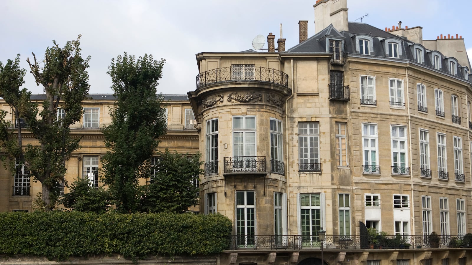 2009-10-01T120000Z_1688693616_PM1E5A114B301_RTRMADP_3_FRANCE_mei3kg