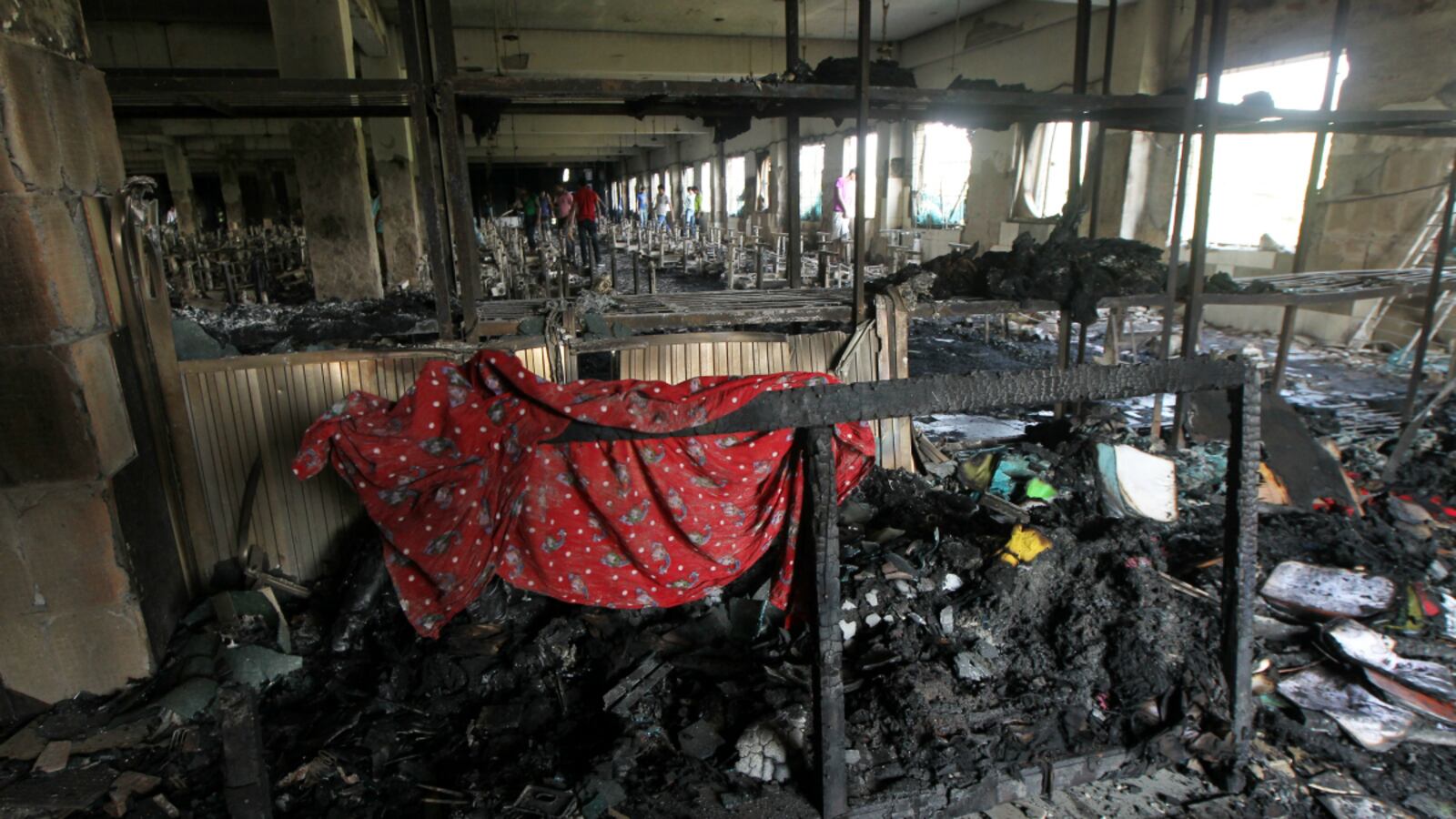 cheats/2012/11/28/bangladeshi-workers-we-were-locked-in/bangladesh-fire-workers-locked-in-cheat_apnrlq