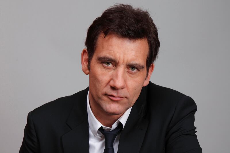 galleries/2012/07/18/breaking-bad-homeland-game-of-thrones-more-2012-emmy-nominees-photos/gal-hemingway-ewmmy-owen_bindsj