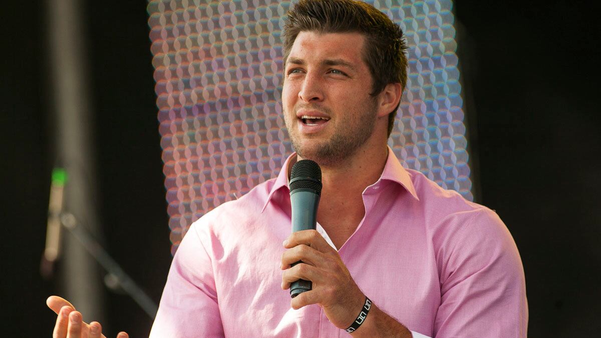 cheats/2012/04/08/tebow-draws-15-000-to-sermon/tim-tebow-easter-speech-cheat_jdyton