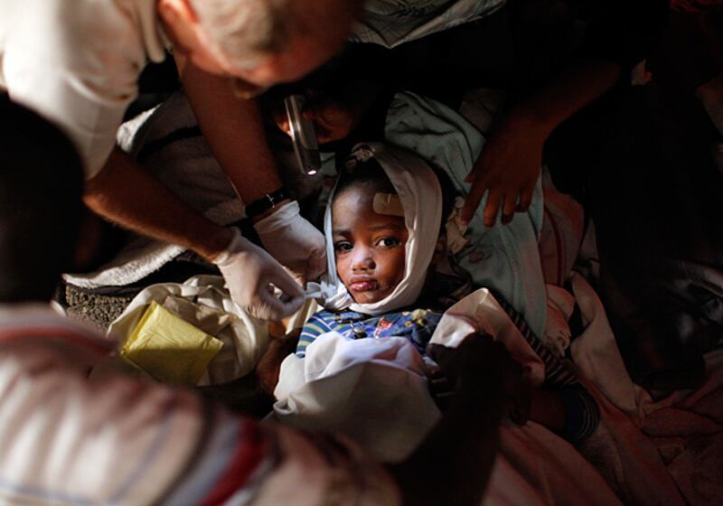 galleries/2010/01/13/earthquake-shakes-haiti/haiti-earthquake-2_gfwjeu