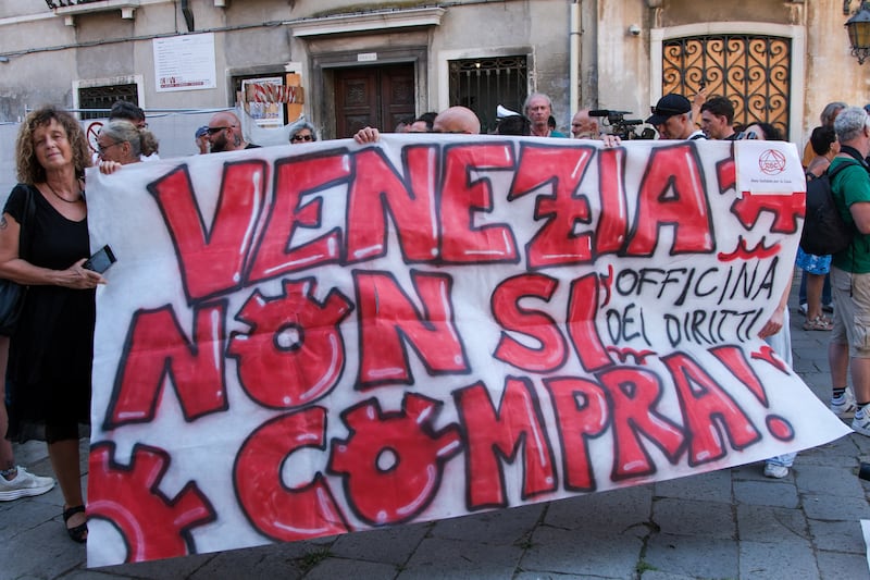 tilman fertitta protests venice