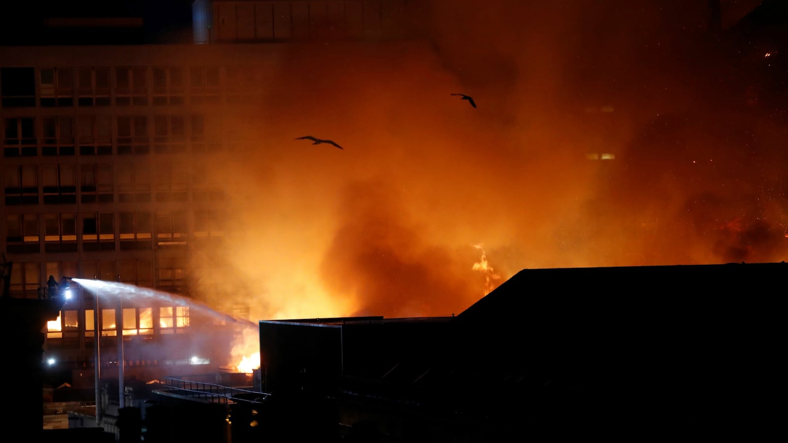 180616-scotland-mackintosh-building-fire-cheat_bgow62