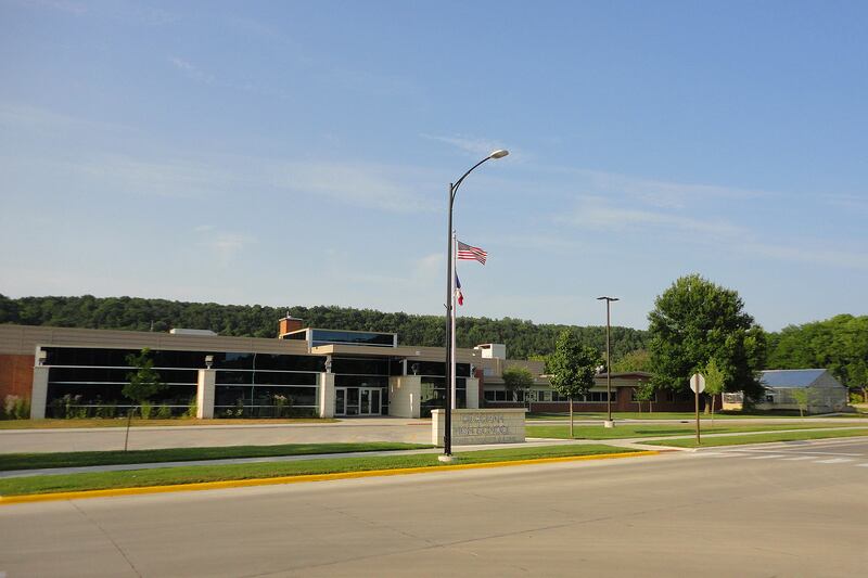 galleries/2014/08/27/25-best-high-schools-in-the-midwest/18_Decorah_fufvwg