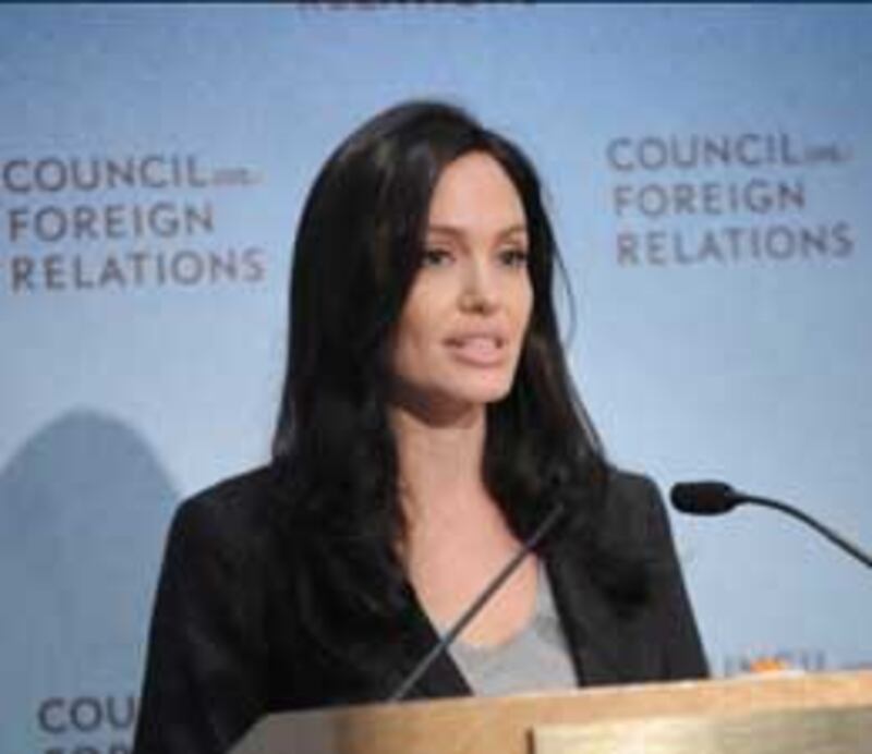 articles/2008/10/19/shes-actually-smart/angelina-article-page_rykvxs