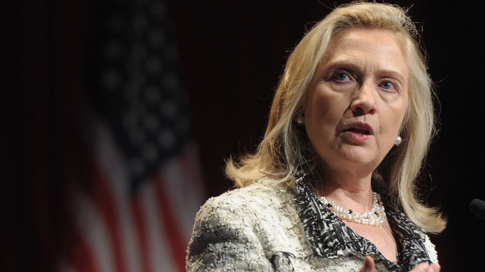 articles/2011/10/14/hillary-clinton-speech-to-economic-club-of-new-york-a-brilliant-moment/clinton-economic-club-speech-gelb_knulsv